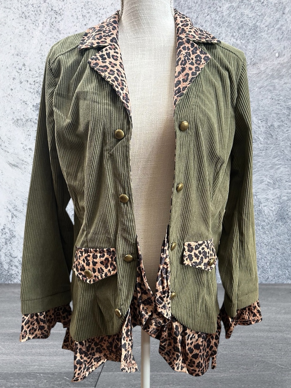 Cherrybetty Shacket army green sz XL w leopard hemline light cord jacket NWOT - Picture 4 of 14